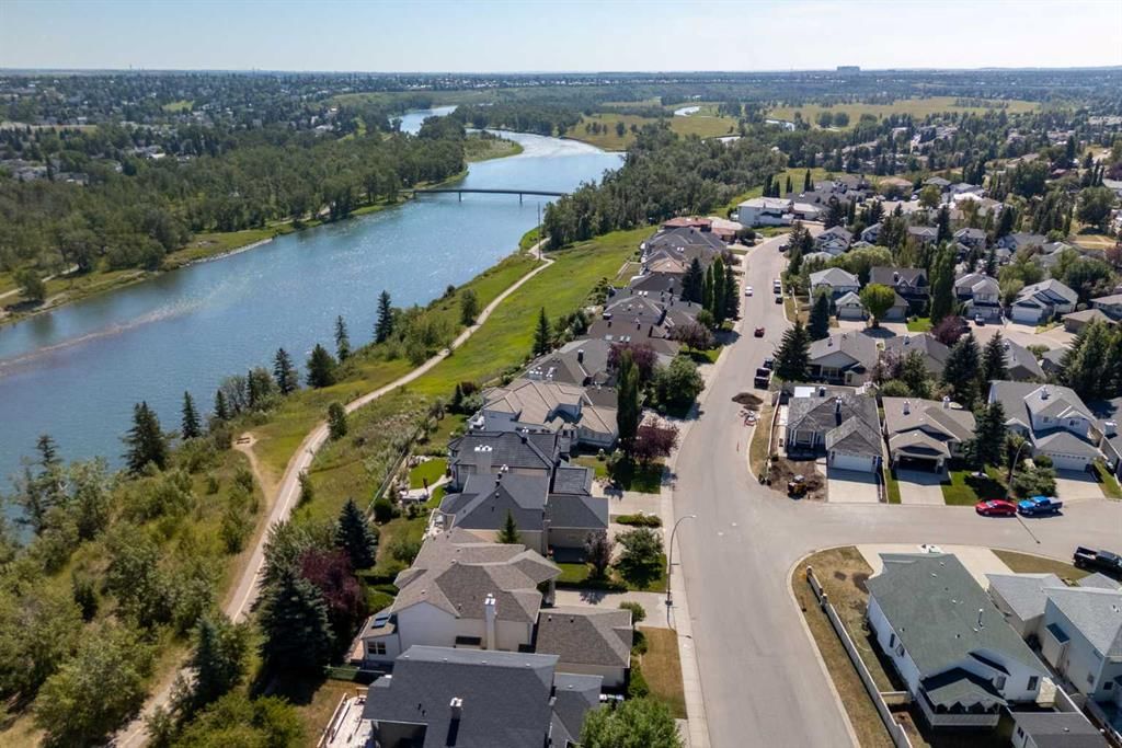 250 Diamond Drive SE, Calgary — photo 2 of 30