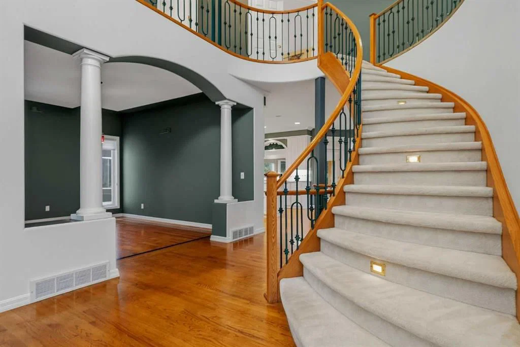 250 Diamond Drive SE, Calgary — photo 3 of 30