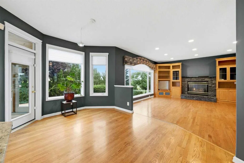 250 Diamond Drive SE, Calgary — photo 5 of 30