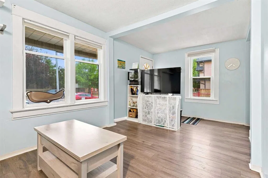 235 20 Avenue NE, Calgary — photo 5 of 33