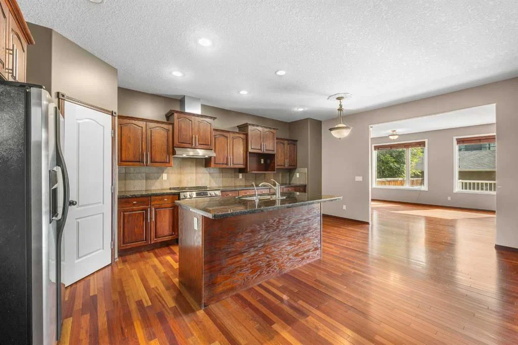 3906 2 Street NW, Calgary — photo 2 of 42