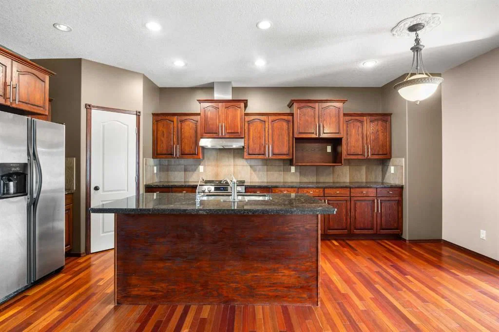 3906 2 Street NW, Calgary — photo 3 of 42