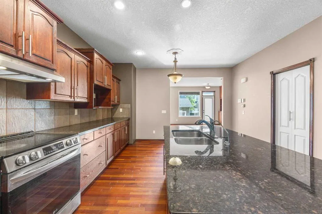3906 2 Street NW, Calgary — photo 5 of 42