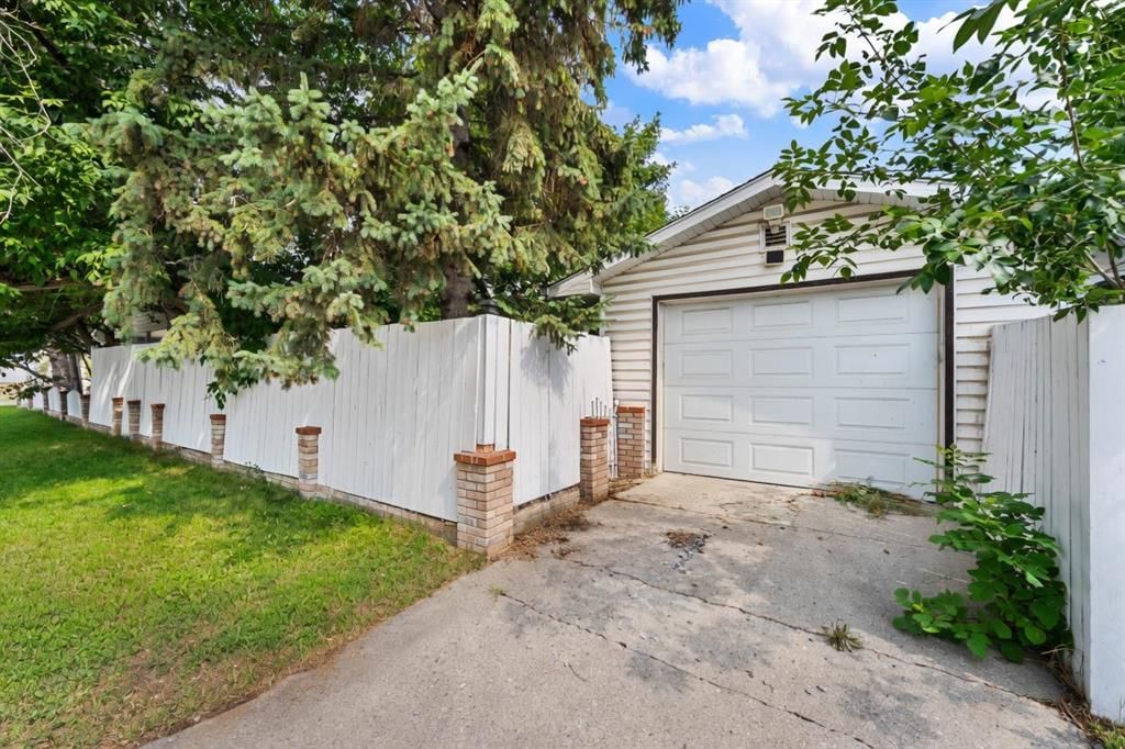 632 Foritana Road SE, Calgary — photo 3 of 48