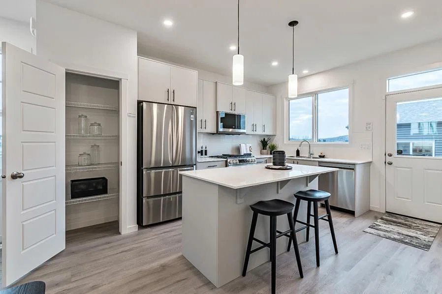270 Creekside Manor SW, Calgary — photo 2 of 18