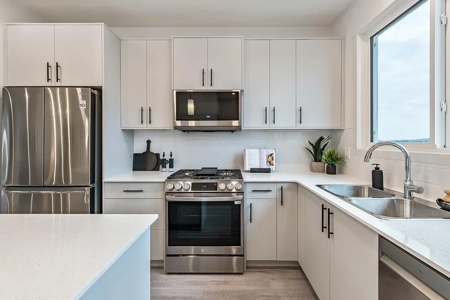 270 Creekside Manor SW, Calgary — photo 3 of 18