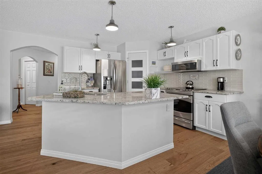 121 Rockyspring Terrace NW, Calgary — photo 4 of 38