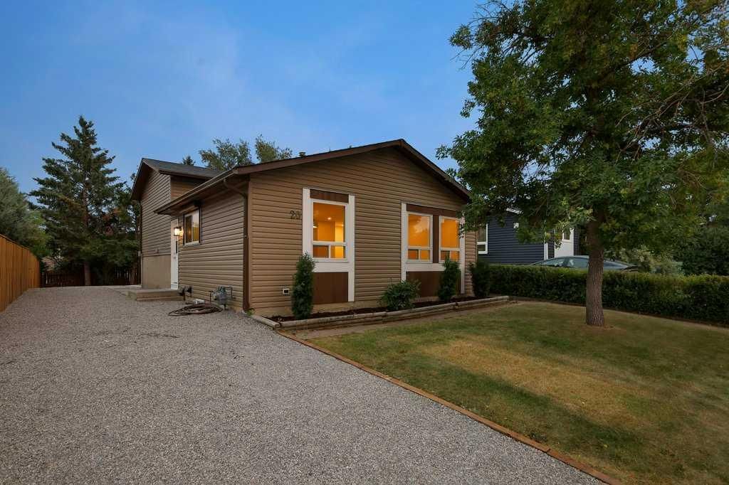 20 Bernard Way NW, Calgary — photo 5 of 44