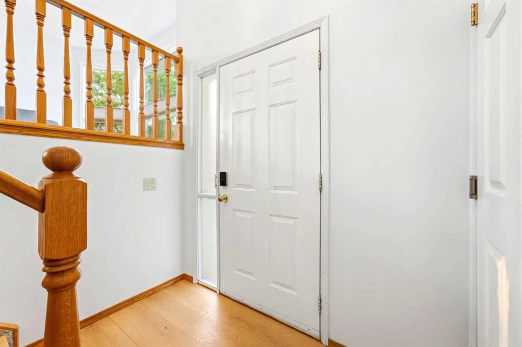 5 Sandpiper Gate NW, Calgary — photo 4 of 48