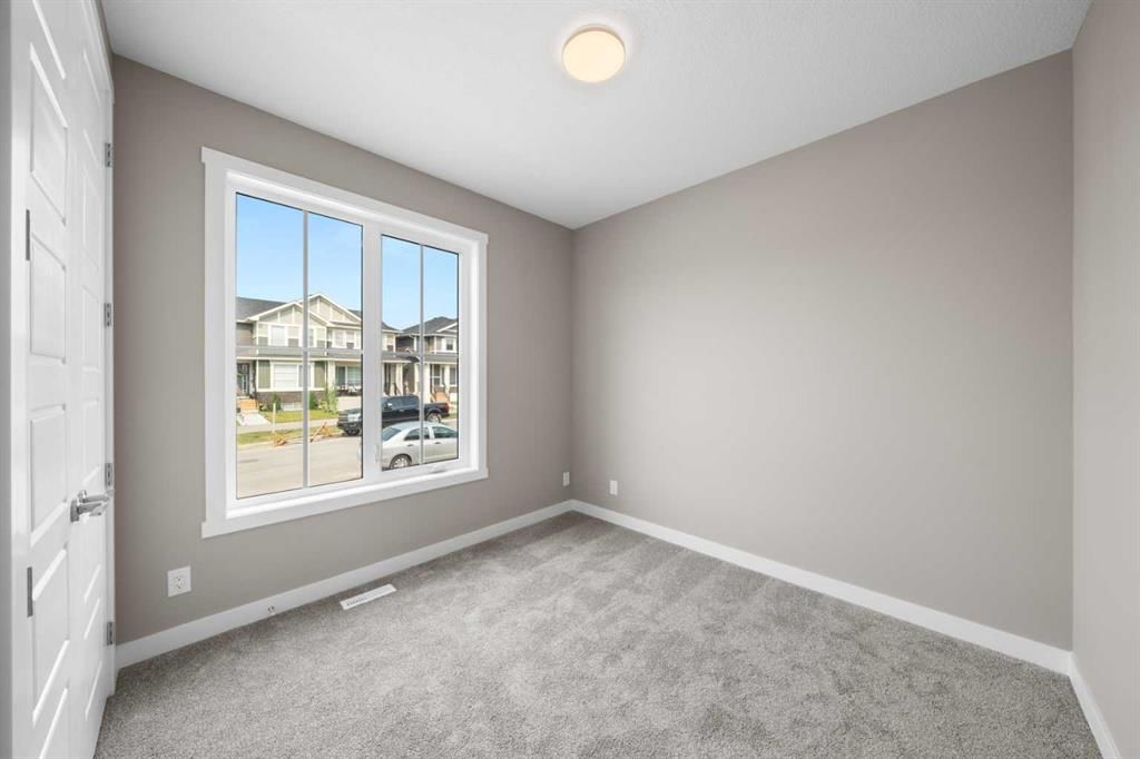 408 Sora Boulevard SE, Calgary — photo 3 of 11