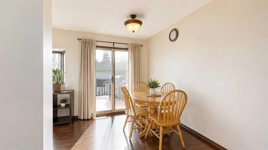 31 Penrith Place SE, Calgary — photo 4 of 22