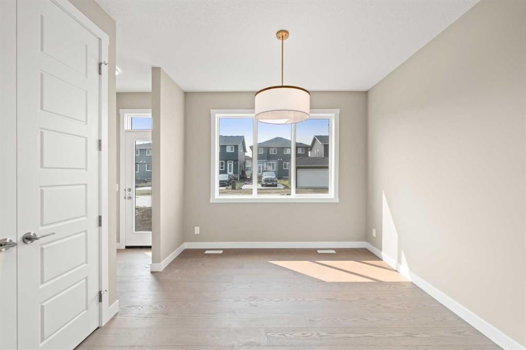 660 Sora Boulevard SE, Calgary — photo 5 of 10