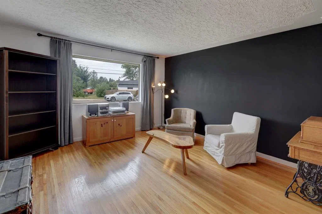 624 38 Street SW, Calgary — photo 2 of 28