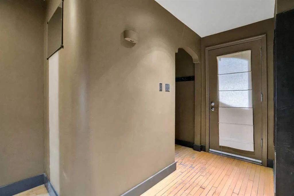 2131 16A Street SW, Calgary — photo 4 of 45