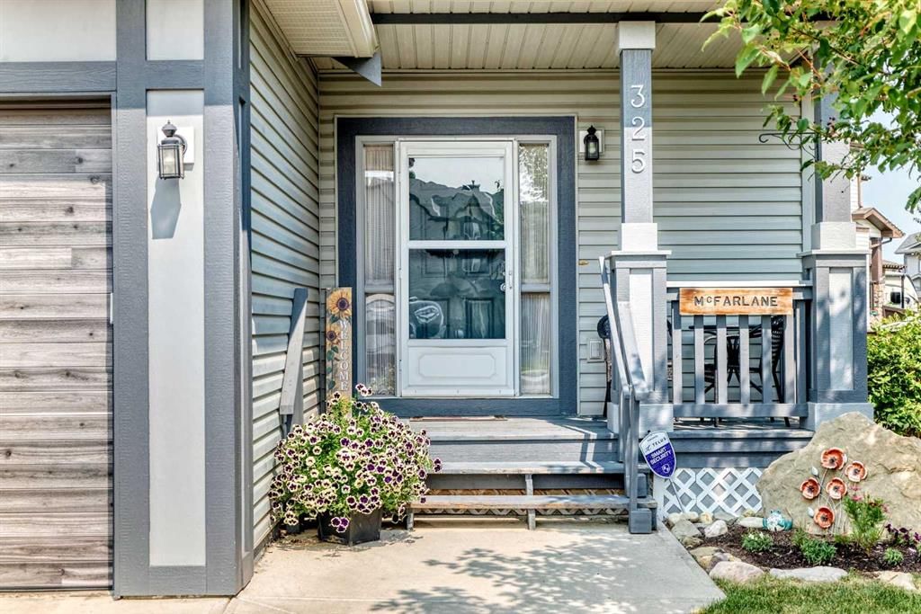 325 Luxstone Green SW, Airdrie — photo 2 of 50