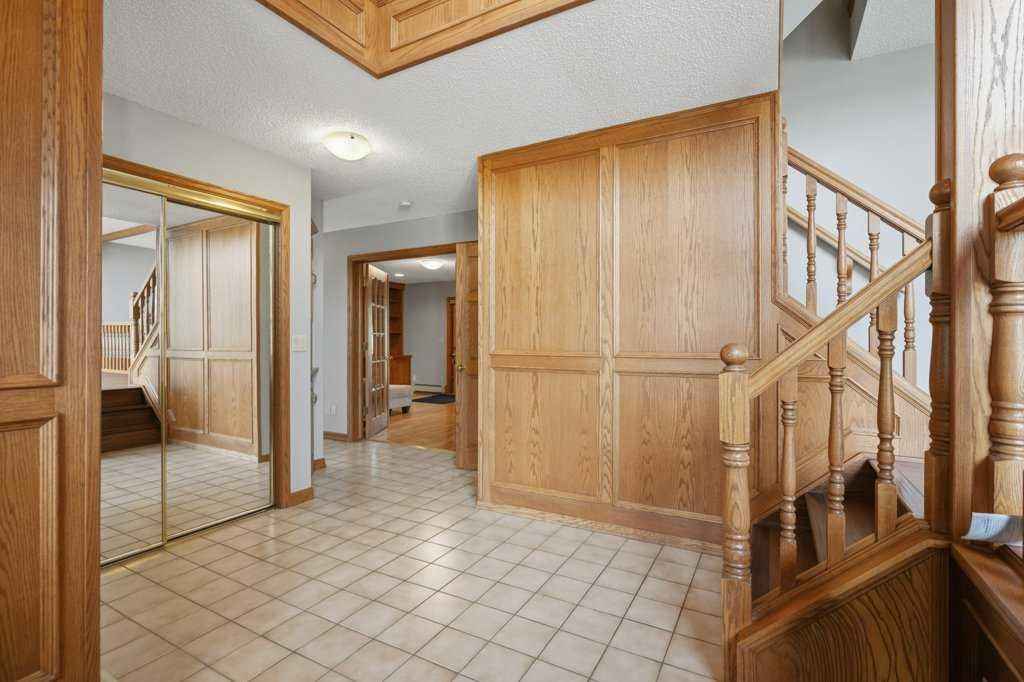 119 Strathbury Bay SW, Calgary — photo 5 of 43