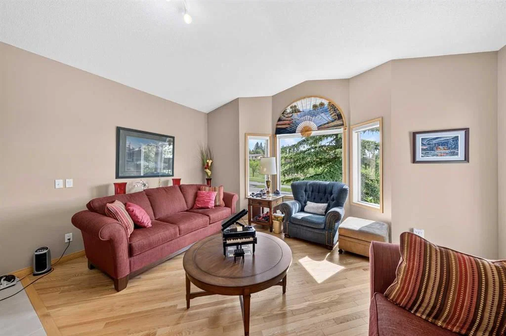 37 Scimitar Heath NW, Calgary — photo 3 of 39