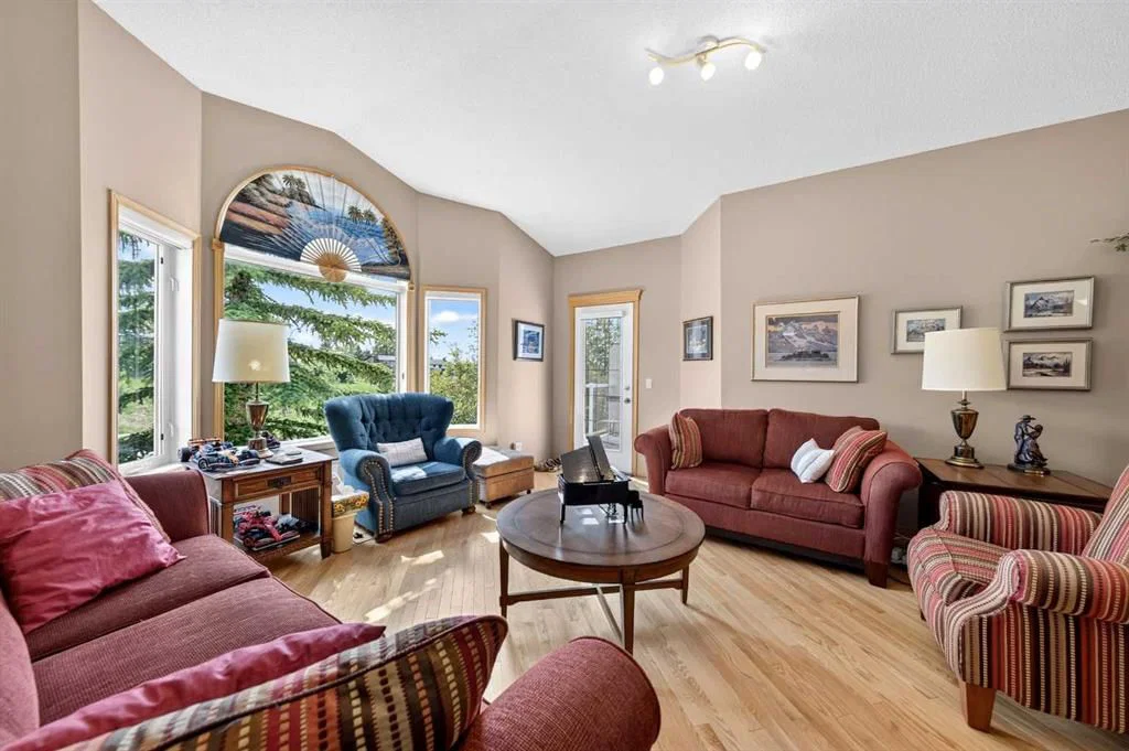 37 Scimitar Heath NW, Calgary — photo 4 of 39
