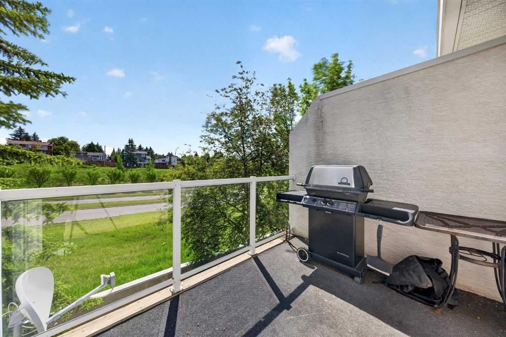 37 Scimitar Heath NW, Calgary — photo 5 of 39