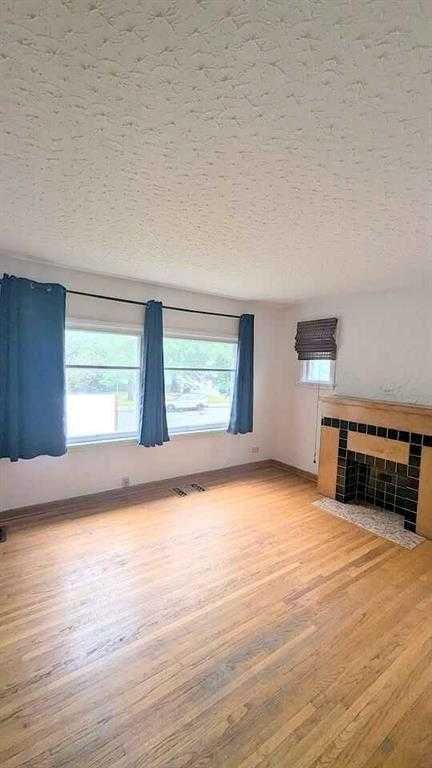 1436 22 Avenue NW, Calgary — photo 3 of 20