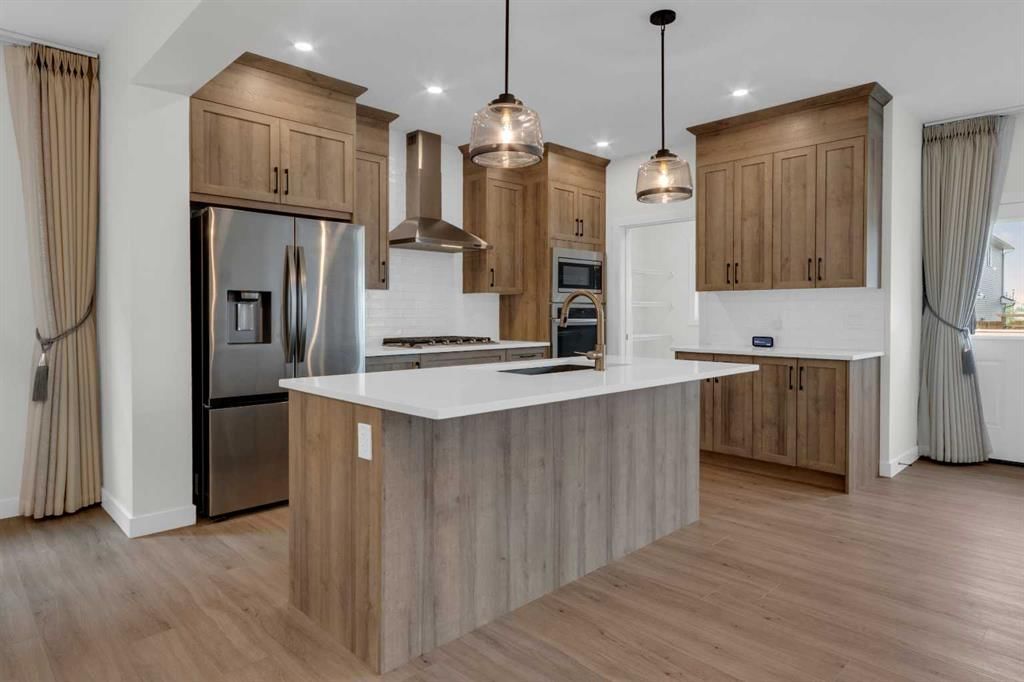 541 Baywater Manor SW, Airdrie — main listing photo