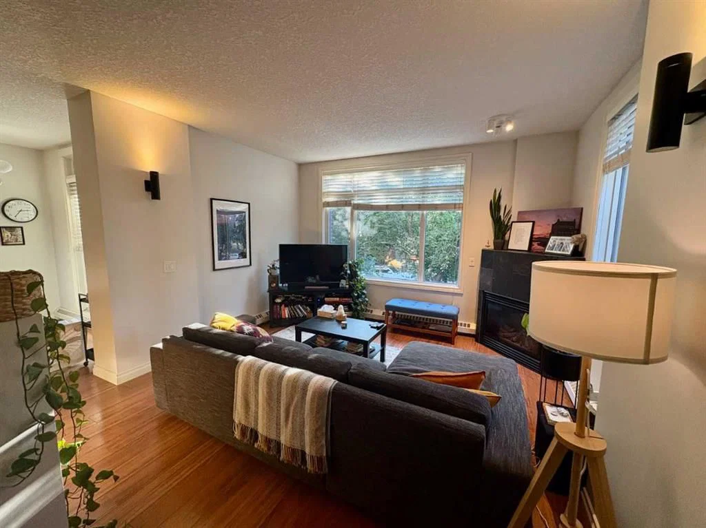 229, 910 Centre Avenue NE, Calgary — photo 2 of 26