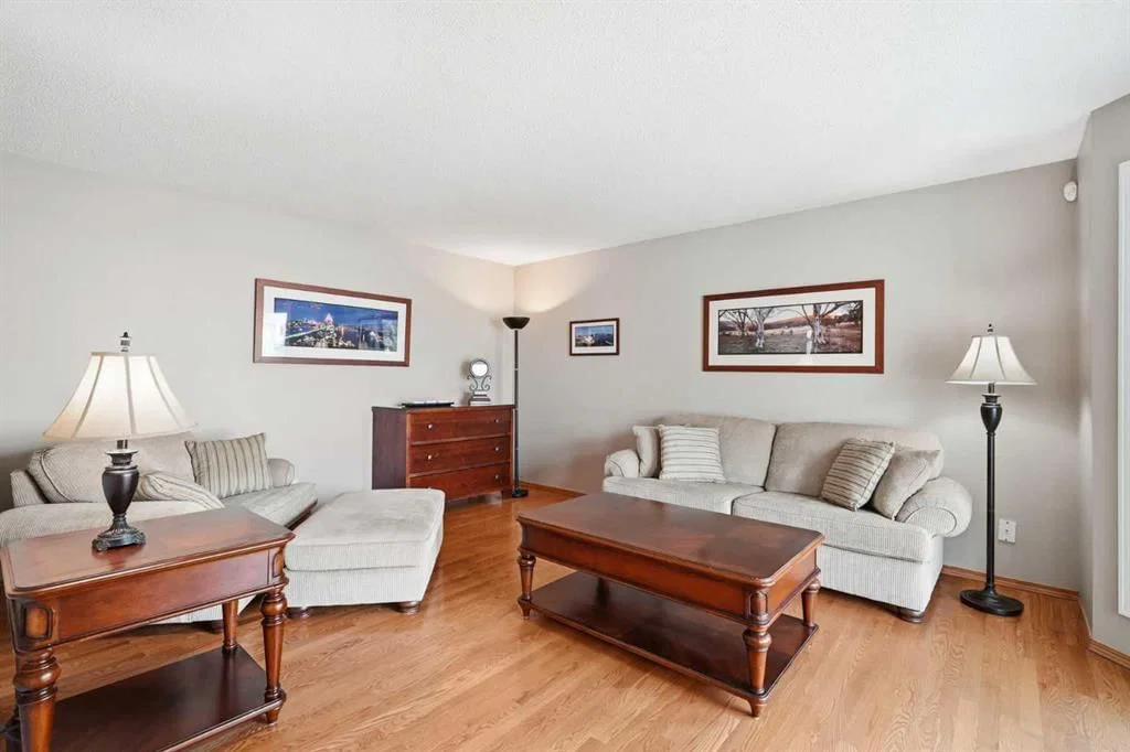 122 Douglas Woods Hill SE, Calgary — photo 3 of 43