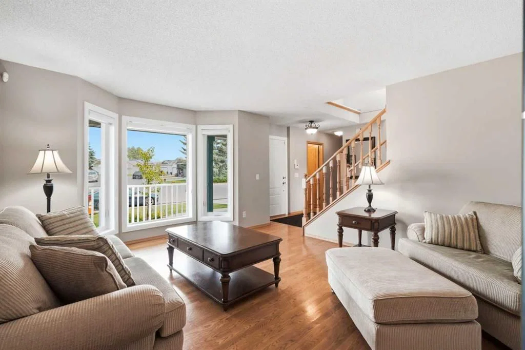 122 Douglas Woods Hill SE, Calgary — photo 4 of 43