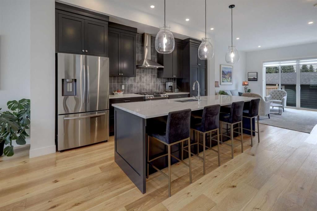 3337 41 Street SW, Calgary — main listing photo