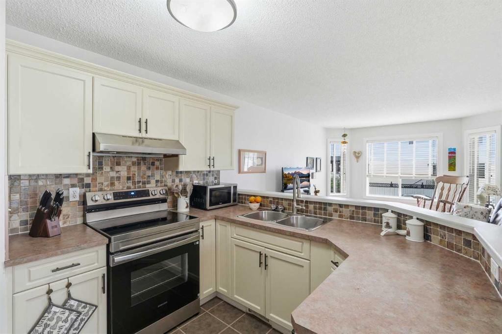 159 Applebrook Circle SE, Calgary — photo 3 of 17