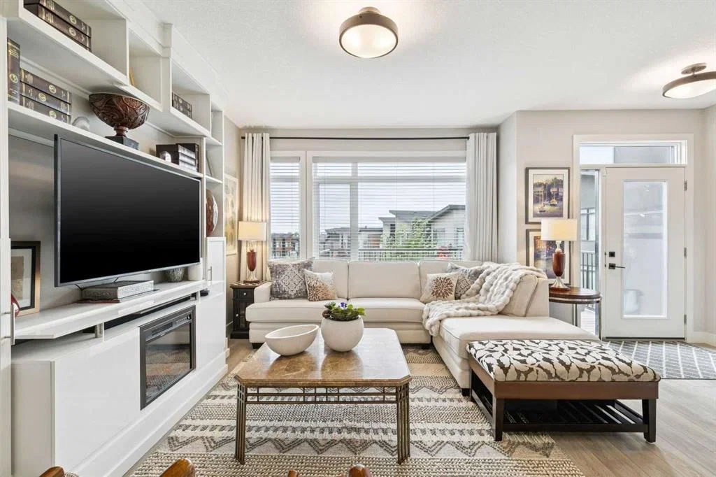 17 Royal Elm Green NW, Calgary — photo 4 of 32