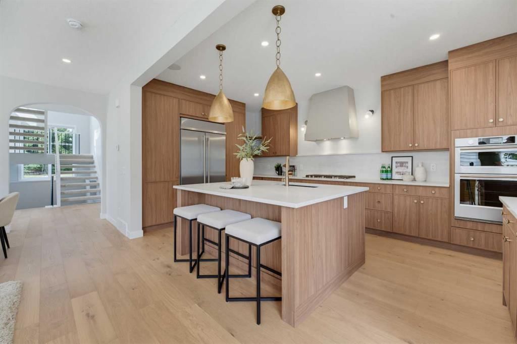4612 Grove Hill Road SW, Calgary — photo 3 of 50