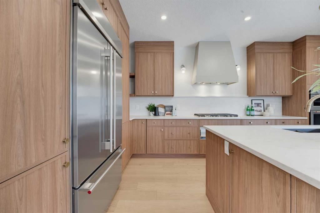 4612 Grove Hill Road SW, Calgary — photo 5 of 50