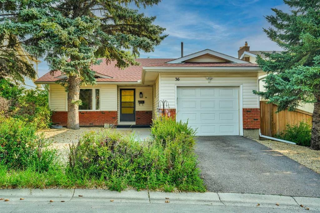 36 Coach Manor Rise SW, Calgary — photo 2 of 49