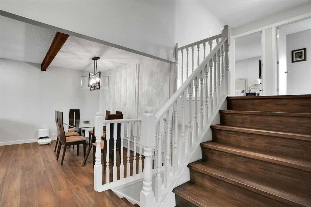36 Coach Manor Rise SW, Calgary — photo 5 of 49
