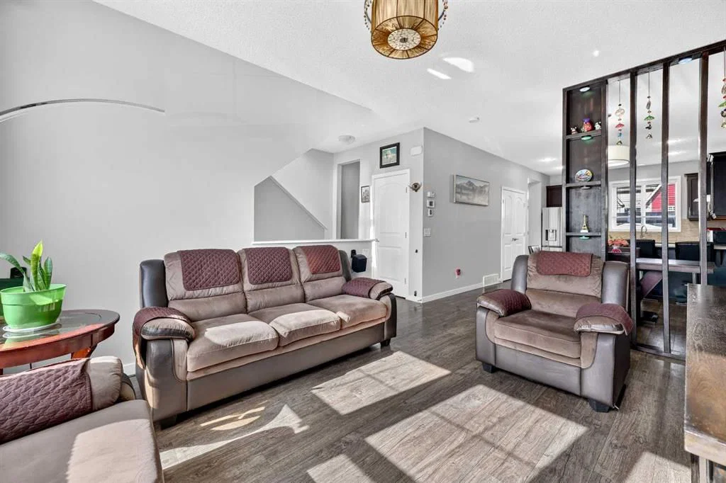 27 Red Embers Lane NE, Calgary — photo 5 of 40