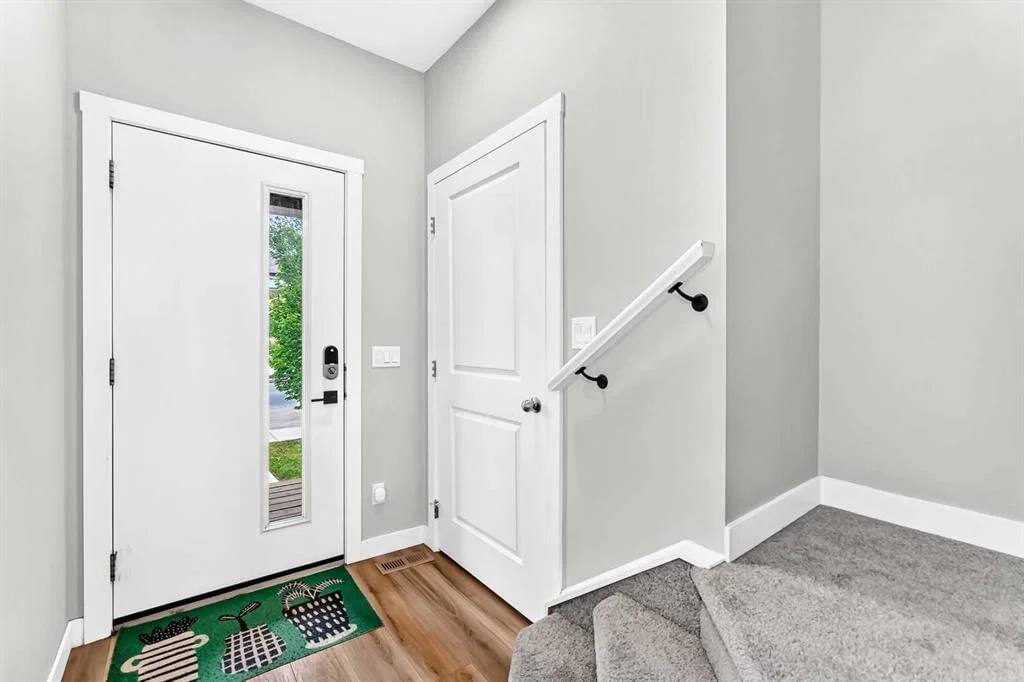 52 Wolf Creek Drive SE, Calgary — photo 5 of 50