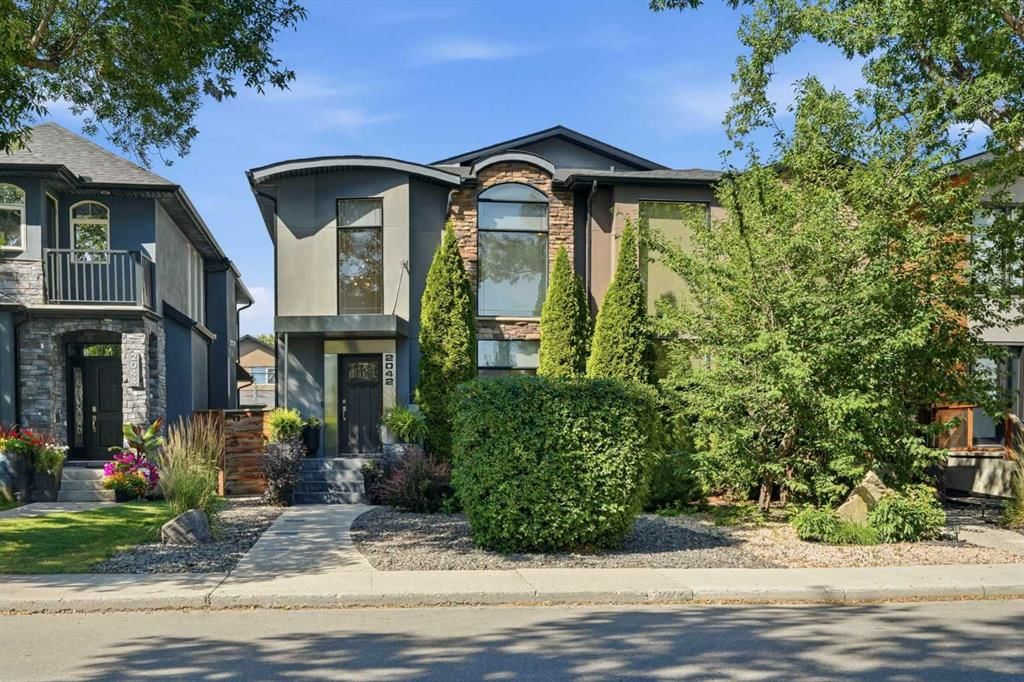 2042 49 Avenue SW, Calgary — main listing photo