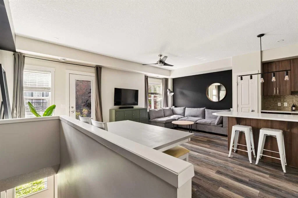945 Mckenzie Towne Manor SE, Calgary — photo 5 of 34