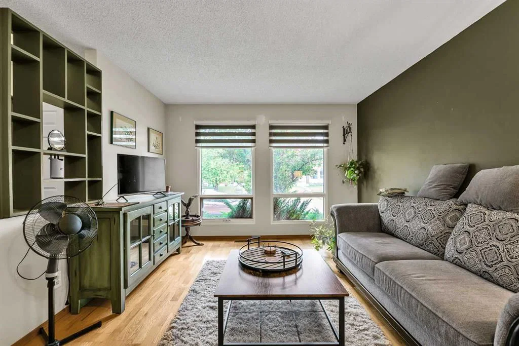 151 Midbend Place SE, Calgary — photo 3 of 26
