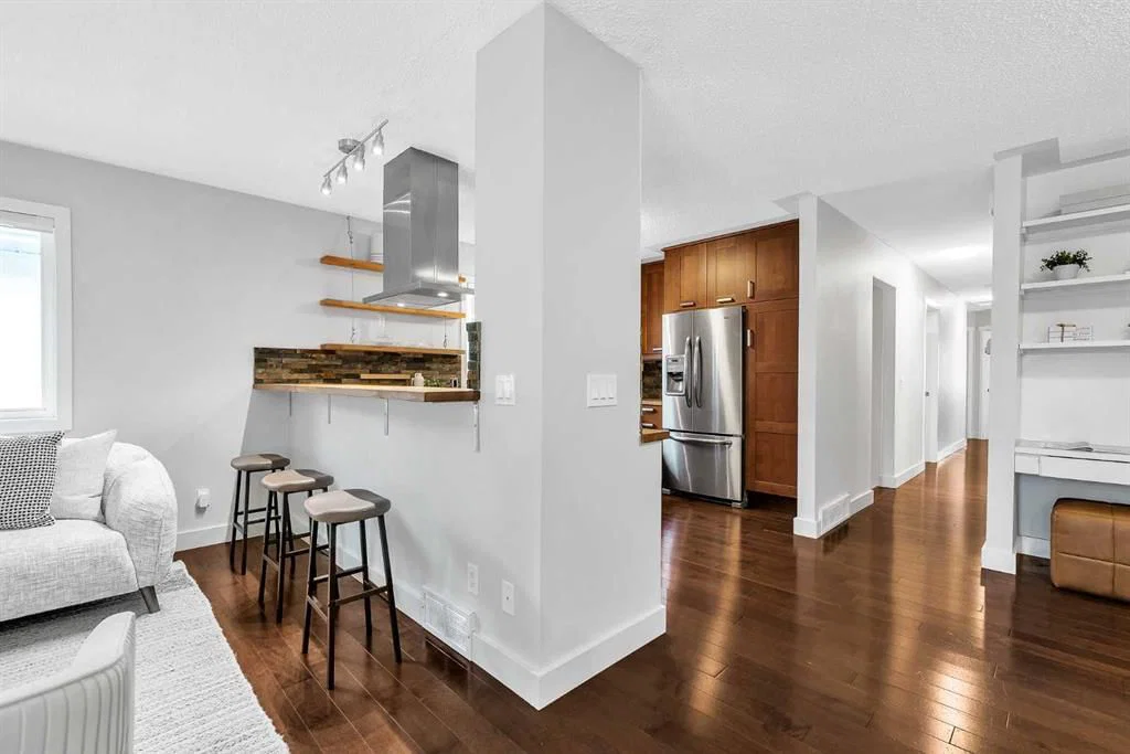 2807 29 Street SW, Calgary — photo 3 of 28