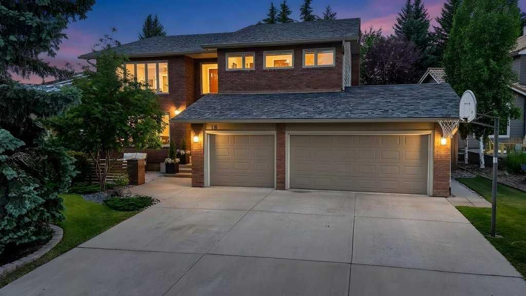 15 Woodacres Way SW, Calgary — photo 2 of 50