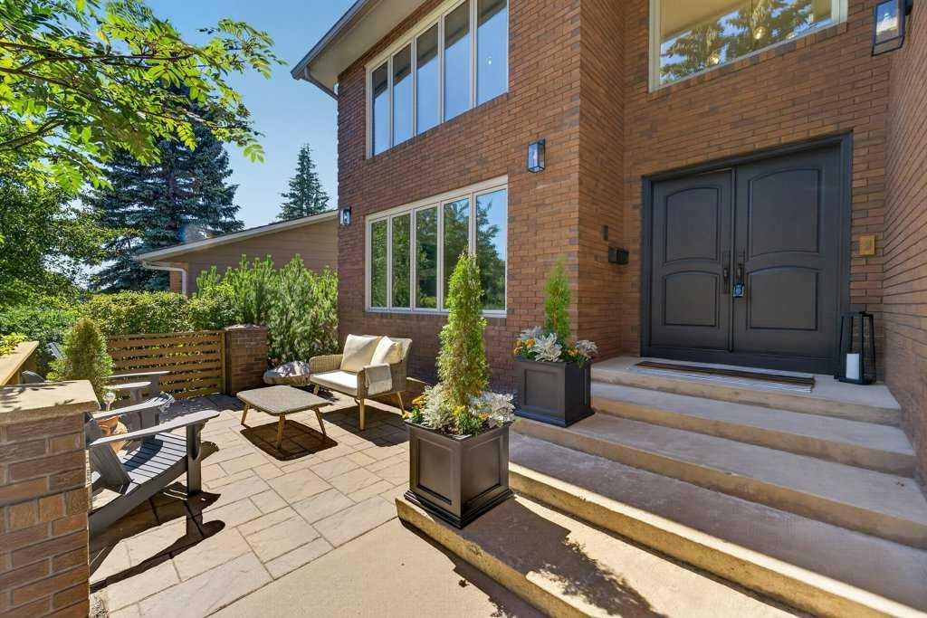 15 Woodacres Way SW, Calgary — photo 3 of 50