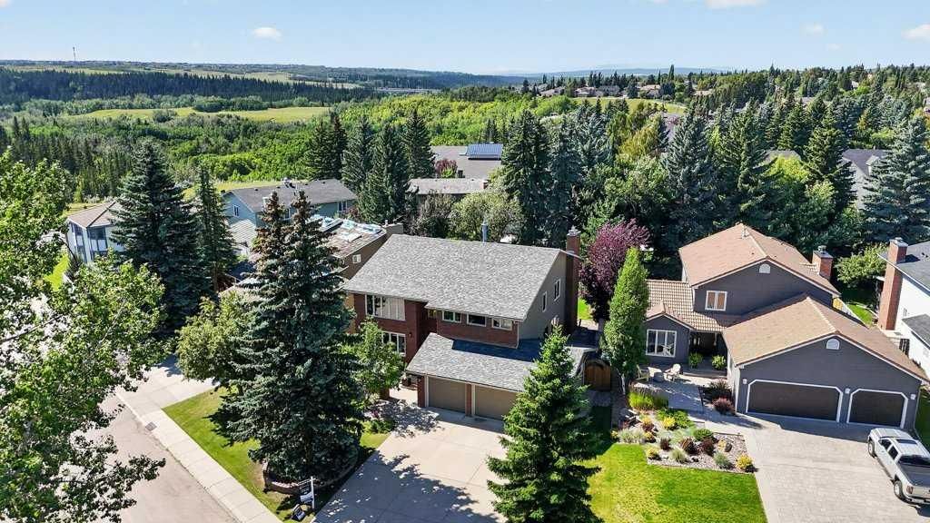 15 Woodacres Way SW, Calgary — photo 5 of 50