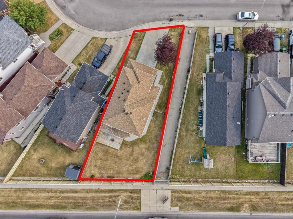 187 Martinvalley Crescent NE, Calgary — photo 2 of 50