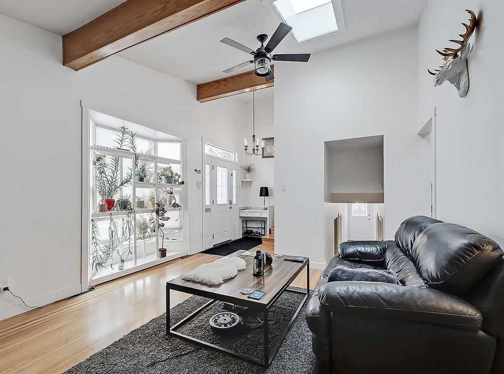 247 Simons Road NW, Calgary — photo 4 of 44