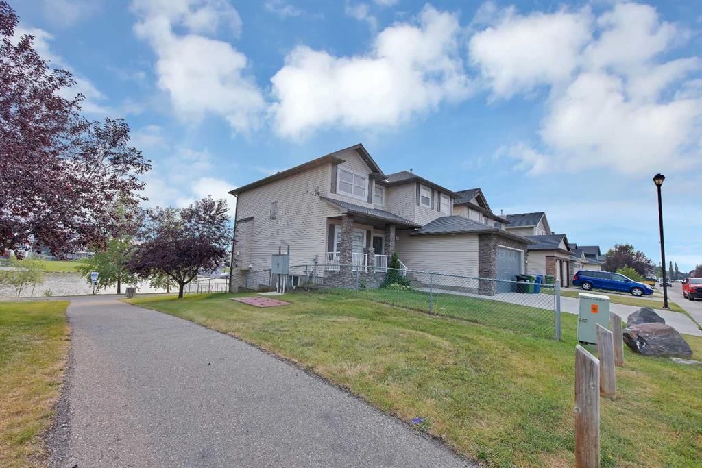 1125 Channelside Drive SW, Airdrie — photo 2 of 49