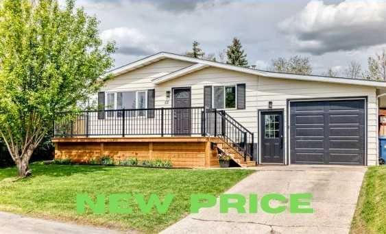 11 Huntstrom Place NE, Calgary — main listing photo