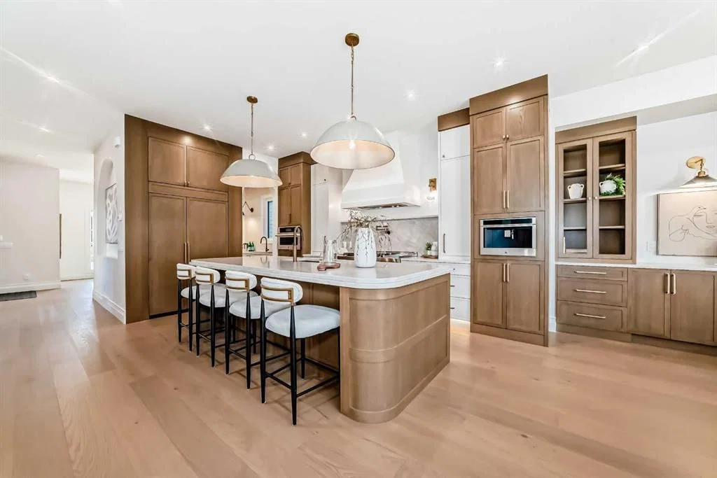 1610 49 Avenue SW, Calgary — photo 4 of 49