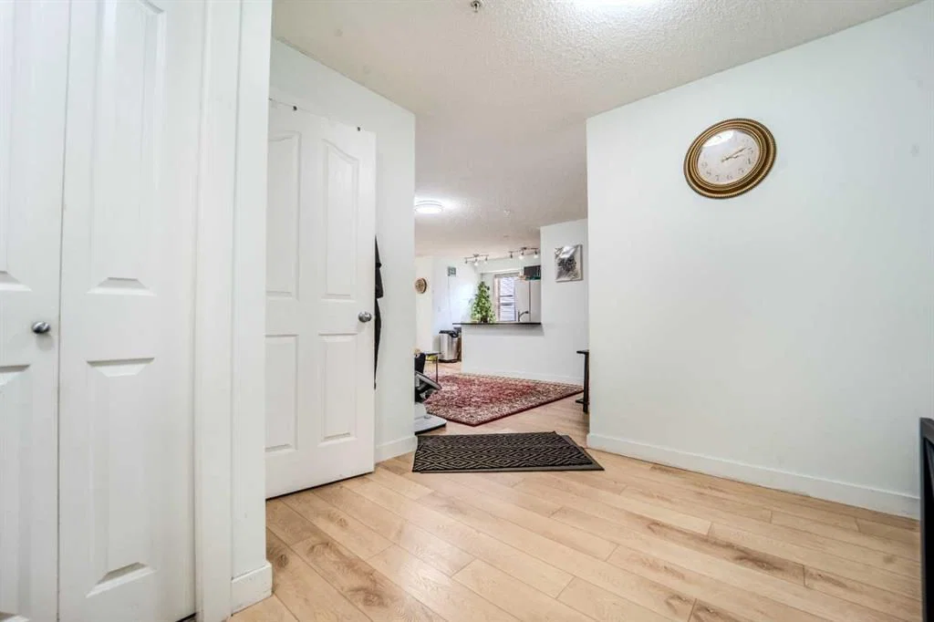 201, 7180 80 Avenue NE, Calgary — photo 4 of 21